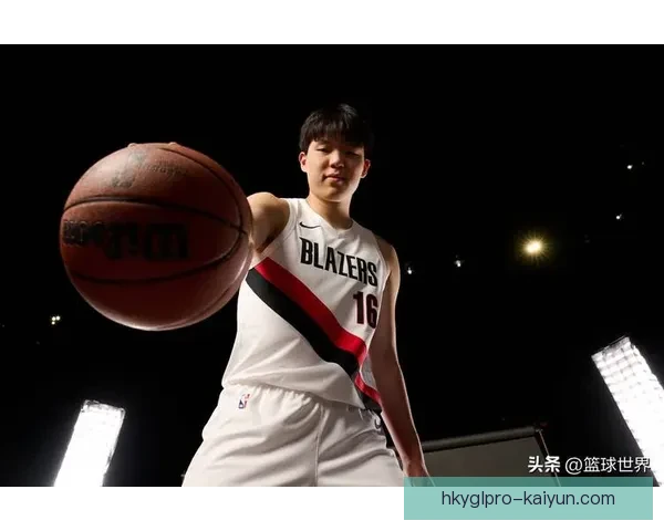 明星球员表现稳健，持续提升状态引发关注